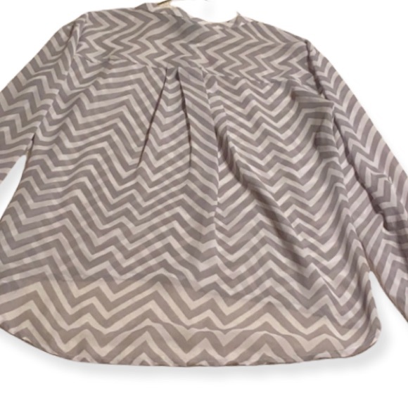 a.n.a Sheer Blouse size Large - Picture 2 of 9